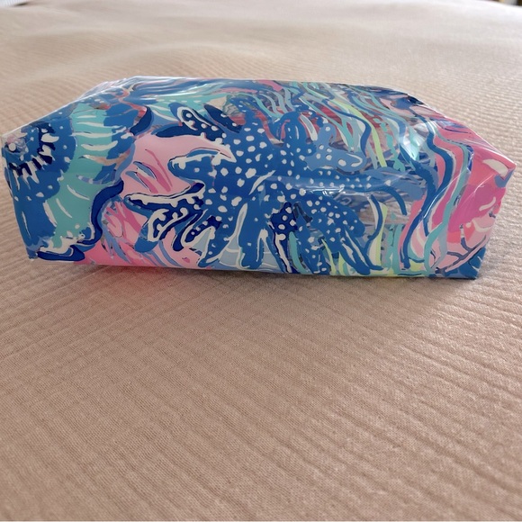🌴Lilly Pulitzer🌴 Clear Travel Makeup Bag in Celestial Blue Seek and Sea 🌊 - Picture 7 of 10